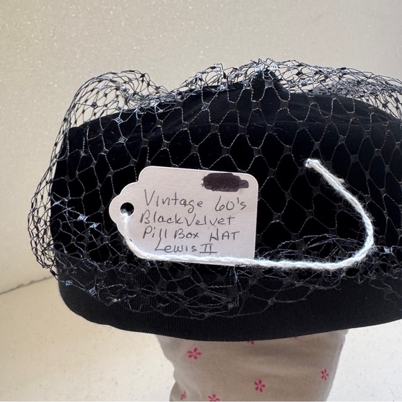 Black Velvet Pillbox Hat with Veil Vintage 60s  Lewis II - Picture 3 of 12